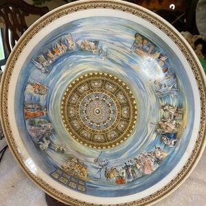 Vintage decorative plate from Buenos Aires, Argentina.‎ Pristine condition.